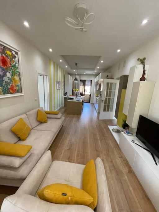 Sun Apartment In The Heart Of ติรานา ภายนอก รูปภาพ