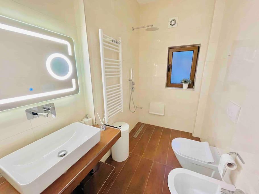 Sun Apartment In The Heart Of ติรานา ภายนอก รูปภาพ